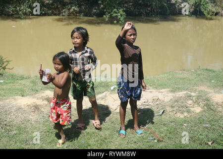 Kids at Phumi Kouk Pouth, Puok, Siem Reap, Cambodia Stock Photo