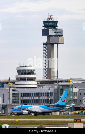 Dusseldorf International Airport, DUS, TUIfly, Boeing 737-8K5, Stock Photo