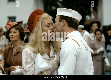 SWING SHIFT (1984) GOLDIE HAWN, ED HARRIS SWS 007 Stock Photo - Alamy