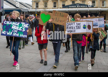 Reading, UK. 15th March 2019. School children take time off school as part of the International Youth Climate Strike campaign also known as Fridays For Future or School Strike 4 Climate. Credit: Harry Harrison/Alamy Live News Stock Photo