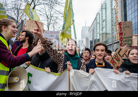 Brussels, North Brabant, Belgium. 15th Mar, 2019. A group are seen shouting while are holding the principal banner of the demonstration. This Friday, tens of thousands of kids in more of 60 countries went on strike to demand climate change action. The school strike movement was inspired by Swedish teenager Greta Thunberg, who has been striking from school every Friday since last August to stand outside the Swedish parliament building and demand that her home country adheres to the Paris agreement on climate change. Credit: ZUMA Press, Inc./Alamy Live News Stock Photo