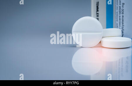 CHONBURI, THAILAND-OCTOBER 17, 2018 : NAC long effervescent tablets and tube drug container on gradient background. Round white tablet pill. Pharmaceu Stock Photo