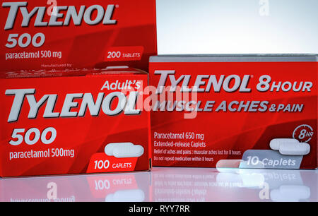 CHONBURI, THAILAND-OCTOBER 27, 2018 : Tylenol 500 mg and Tylenol 8 hour 650 extended-release caplets in red packaging on gradient background. Drug Stock Photo