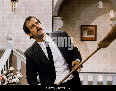 JOHN CLEESE , FAWLTY TOWERS, 1975 Stock Photo