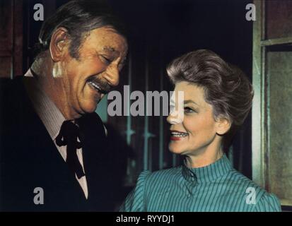 WAYNE,BACALL, THE SHOOTIST, 1976 Stock Photo