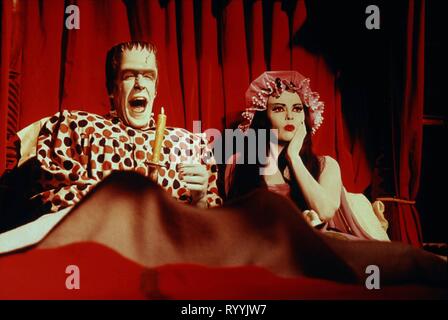 FRED GWYNNE, YVONNE DE CARLO, THE MUNSTERS, 1964 Stock Photo