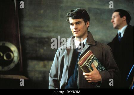 CIRCLE OF FRIENDS (1995) CHRIS O'DONNELL, MINNIE DRIVER CCOF 055 Stock