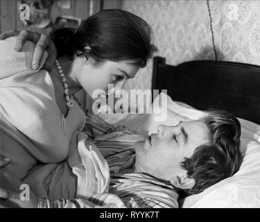 SHIRLEY ANNE FIELD, ALBERT FINNEY, SATURDAY NIGHT AND SUNDAY MORNING, 1960 Stock Photo