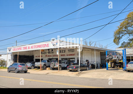 Small town garage, tire and automotive repair shop with outdoor bays in Prattville Alabama, USA. Stock Photo