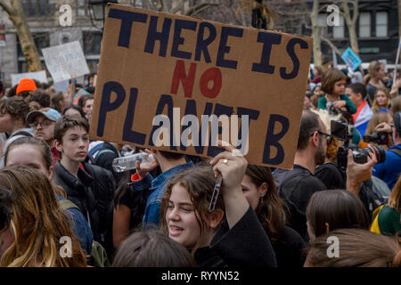 New York, United States. 15th Mar, 2019. Climate Strike at City Hall Park - Thousands of school kids and college students walked out of class on March 15, 2019 to protest catastrophic climate change, perceived as the most pressing issue of their time. Students took to more than a dozen locations in New York City, including City Hall and Columbus Circle. Credit: Erik McGregor/Pacific Press/Alamy Live News Stock Photo