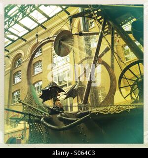 The Navigators, bronze sculpture by David Kemp in Hays Galleria, London Stock Photo