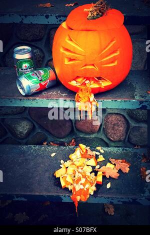 Vomiting Halloween pumpkin Stock Photo: 75994644 - Alamy