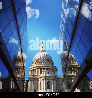 The dome of St Paul's Cathedral sandwiched between the modern One New Change development Stock Photo