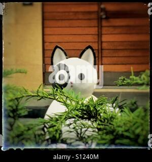 Black and white cat statue in garden Stock Photo