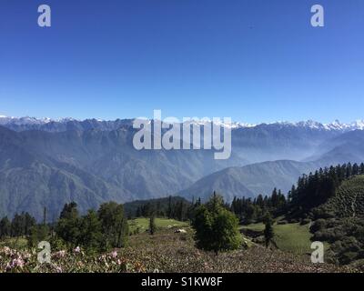 View from en route Kedarkantha Peak (12500ft) Stock Photo