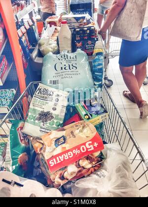 Checkout queue in a Spanish supermarket Stock Photo - Alamy