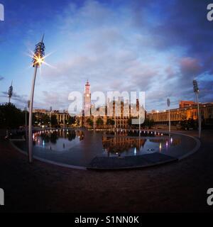 CityPark in Bradford West Yorkshire, Mirror pool and City Hall. Stock Photo