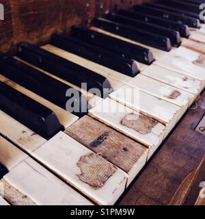 Old worn out piano close up of missing keys Stock Photo - Alamy