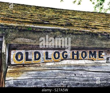 Asa Thorp’s Old log home with sign and mossy roof in Fish Creek, Door County,WI Stock Photo