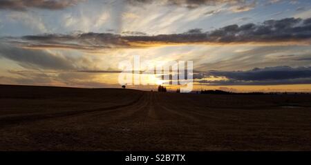 Sunset over the hills of the Willamette Valley in Oregon Stock Photo