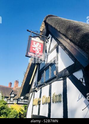 White lion inn, pub in Cheshire, U.K. Stock Photo