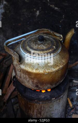 Tea pot on coal fire Stock Photo - Alamy