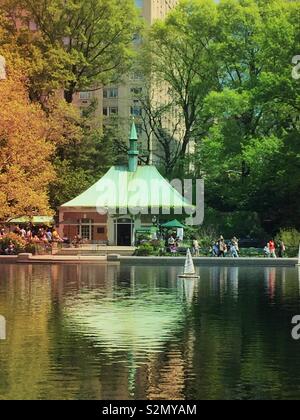 Kerbs memorial boathouse, conservatory Waters, Central Park, NYC, USA Stock Photo