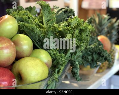 Healthy fruits and vegetables, healthy diet clean eating organic vegan Stock Photo