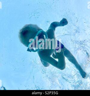 Young boy learns to swim underwater in Mombasa, Kenya Stock Photo