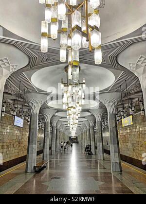 Порно көру: сүйіктісін байлап, үстіне отырды Алексис Аморе порно онлайн