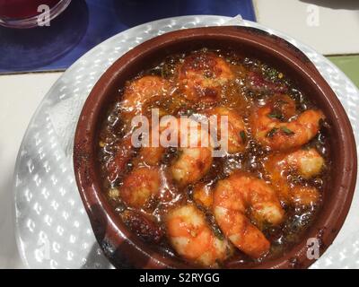 Sizzling prawns in garlic and oil