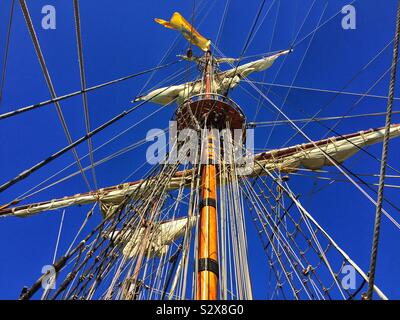 Tall ship crow's nest and rigging Stock Photo - Alamy