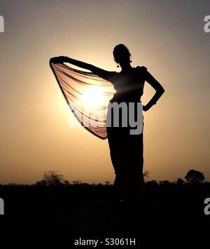 Beautiful girl in saree silhouette Stock Photo - Alamy