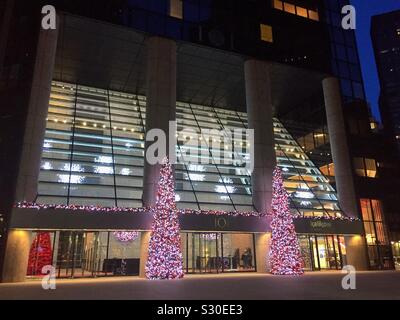 Christmas decorations at the entrance and plaza of 101 Park Ave., Midtown Manhattan, New York City, USA Stock Photo