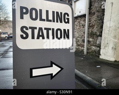 Polling station direction sign Stock Photo