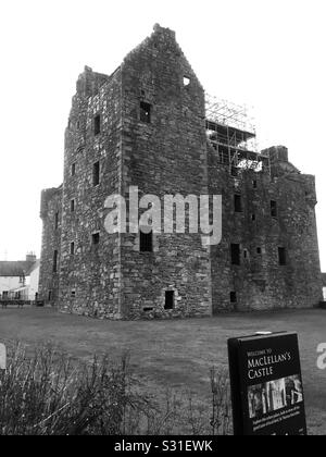 Maclellan’s Castle, Kirkcudbright, Kirkcudbrightshire, Dumfries and Galloway, Scotland Stock Photo