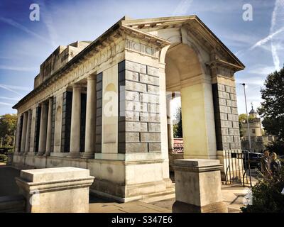 Details of the Mercantile Marine War Memorial, Tower Hill Memorial, Trinity Square, London. First World War monument to fallen navy and fishing fleet personnel, unveiled in 1928 by Sir Edwin Lutyens Stock Photo