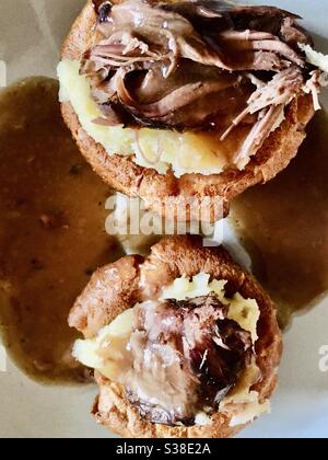 Canapés- roast beef and mashed potato in homemade Yorkshire puddings with thick gravy Stock Photo