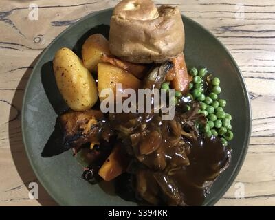 Sunday roast at the Dove and Olive pub in Surry Hills, Sydney, NSW, Australia Stock Photo