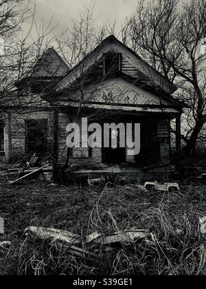 Creepy old haunted house in Oklahoma Stock Photo