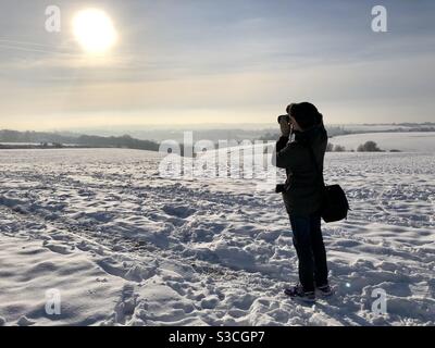 UK weather:Sunny afternoon in Morley, Leeds, West Yorkshire. 15th January 2021 Yesterday’s snow looked spectacular this photographer was enjoying taking photos. Credit:Victoria Gardner/Alamy Live News Stock Photo
