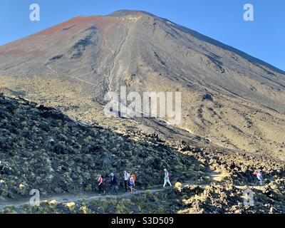 Hikers beneath Mt Ngauruhoe on the Tongariro Alpine Crossing Stock Photo