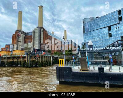 Battersea Power Station seem from the Thames, July 30 2021 Stock Photo