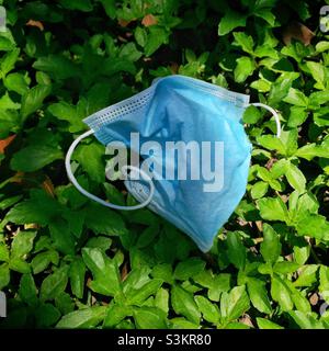 Discarded face mask, Discovery Bay, Lantau Island, Hong Kong, June 2020 Stock Photo