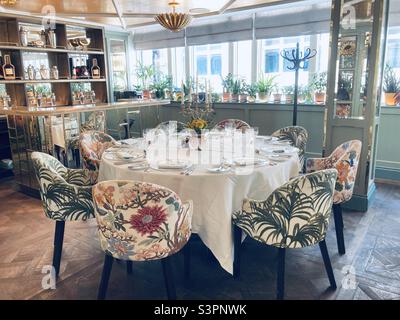 The Ivy restaurant in Oxford. Upstairs botanical room. Table setting and chairs Stock Photo