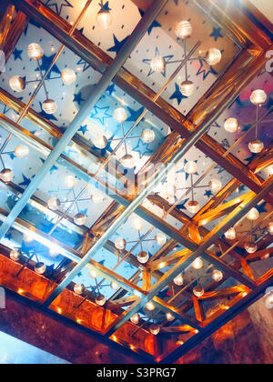 Beautiful ceiling lighting in the Galeries Lafayette, Champs-Élysées, Paris Stock Photo
