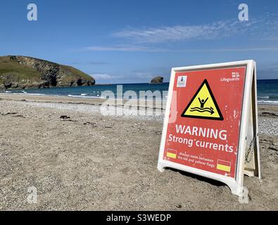 Strong Currents warning sign at Portreath, Cornwall Stock Photo