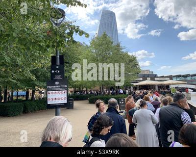 London, U.K. Thursday 15th Sep, 2022. People queue to see the late Queen Elizabeth II’s Lying-in-State at Westminster Hall, Palace of Westminster. Credit: G Hart UK/Alamy Live News Stock Photo
