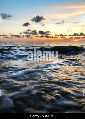 Picturesque seascape during sunset, Golden shining reflection of ...