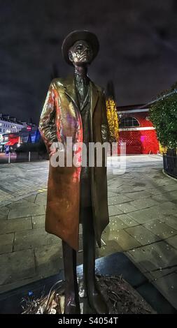 Statue of Bela Bartok Hungarian composer (1881-1945) outside South Kensington underground station on the way to the Royal Albert Hall in London. Statue by Imre Varga seen illuminated at night Stock Photo